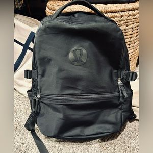Lululemon new crew 22L black, perfect condition